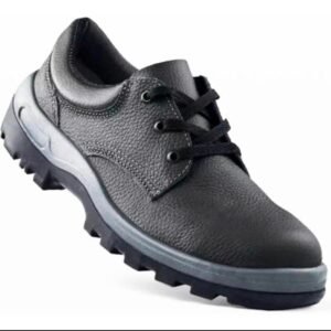 Calzado de seguridad marca Bompel fabricado en cuero, origen Brasil, con protección de puntera plástica y suela bi-densidad resistente a deslizamientos.