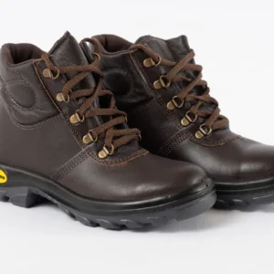 Botín de seguridad Pampero Premium en cuero legítimo color marrón. Presenta cordones reforzados, costuras dobles a la vista y suela de poliuretano inyectado de alta resistencia. Diseño robusto para trabajo exigente.