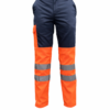 Este pantalón de alta visibilidad en gabardina combina durabilidad, confort y seguridad. Su diseño en naranja y azul, junto con las cintas reflectivas, asegura una excelente detección en cualquier entorno. Perfecto para trabajos que requieren estar protegido sin perder comodidad durante toda la jornada.